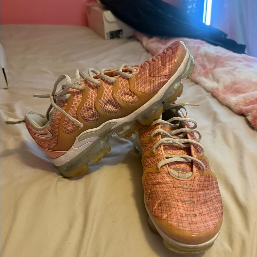 Nike Air VaporMax Plus in Pink and Orange